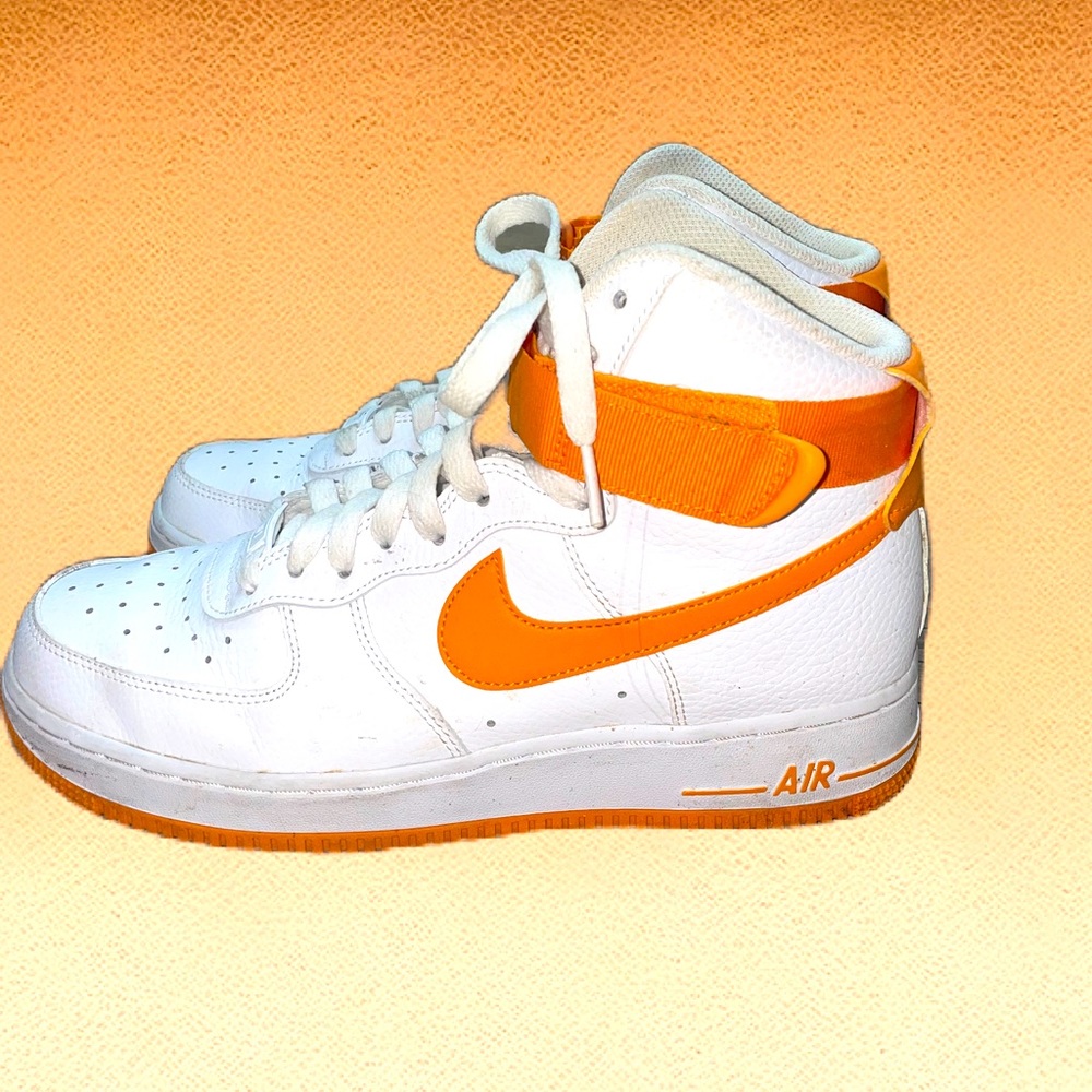 🔥 Nike Air Force 1 High Womens “Vibrant Orange” 9.5W